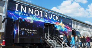 InnoTruck präsentiert Innovationen und Zukunftsfelder in interaktiver (Foto: (C) BMBF-Initiative InnoTruck. FLAD & FLAD Communication GmbH)