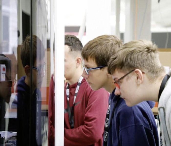 Von Führungen bis Mitmach-Stationen: (Foto: Friedhelm Loh Group)